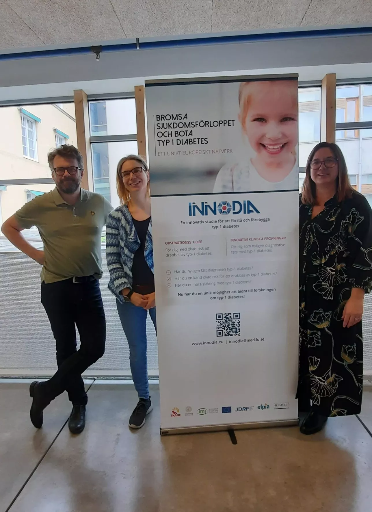 Foto på de som jobbar med Innodia. Från vänster står Markus Lundgren, Hannah Nenonen och Ulrika Ulvenhag. Foto.